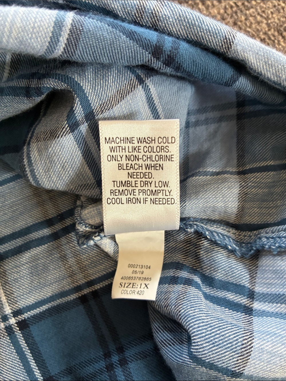 Croft & Barrow women’s 1X Navy and Light Blue Plaid Button-Down Shirt - Picture 8 of 8